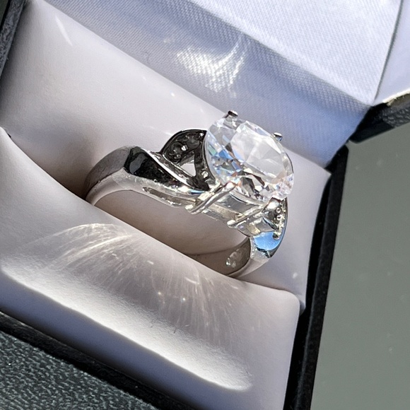 Sparkly cocktail ring, silver tone and cubic, size 9. - Picture 7 of 16